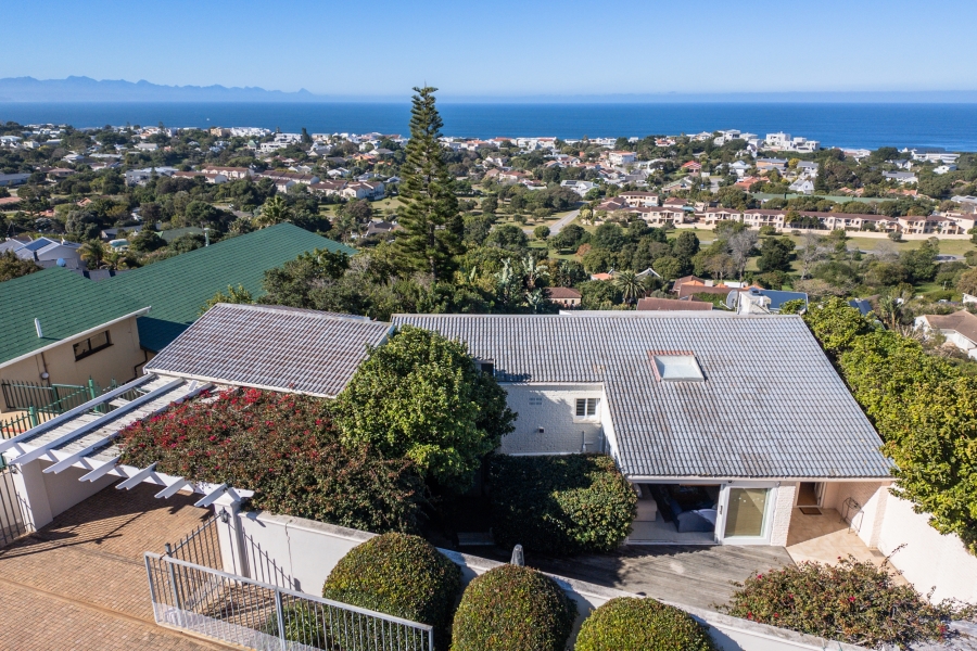 To Let 4 Bedroom Property for Rent in Lower Robberg Western Cape